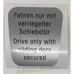 étiquette "Drive only with sliding door secured"